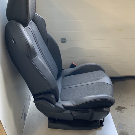 Right-front seat half leather Peugeot 3008 GT line P84