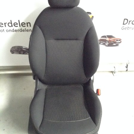 Right front seat Peugeot 208