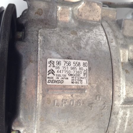 Air conditioning pump from a Peugeot 3008 P84E 9815198580 Denso