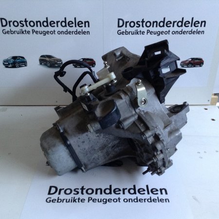 Versnellingsbak 9678376580  peugeot 208 1.2     Versnellingsbakcode  20CR15