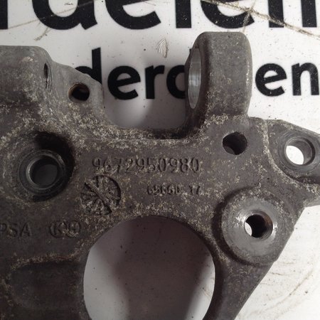 Air conditioning pump Bracket 9672950980 Peugeot 208