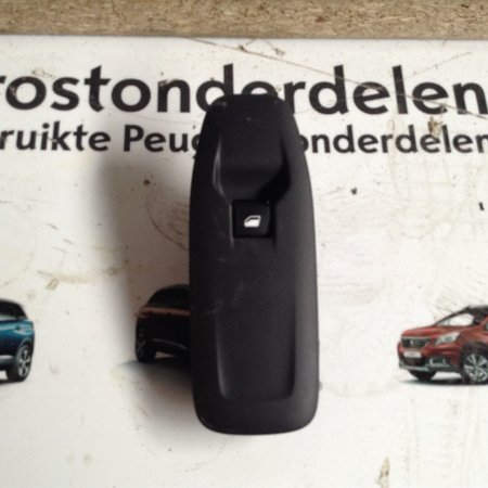 Window Switch Right-Front 98242560ZD Peugeot 2008