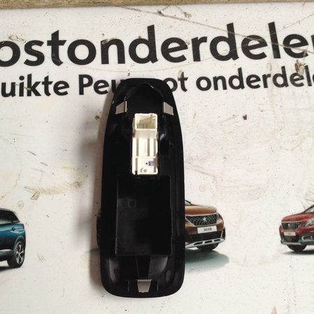 Raamschakelaar Rechts-Voor 98242560ZD Peugeot 2008