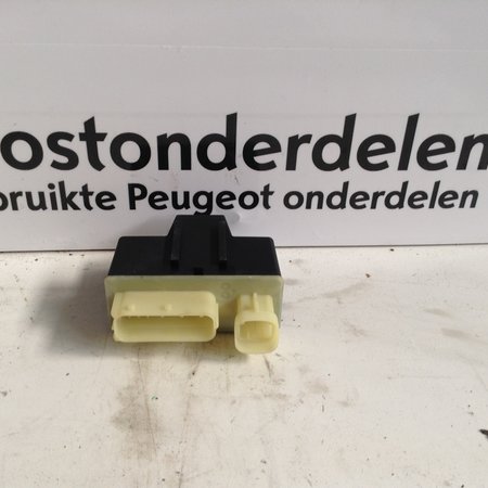 Relay / Fuse box 9801916680 Peugeot 3008 P84E