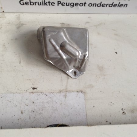 Turbo Compressor Hitteschild van een Peugeot 9807054980