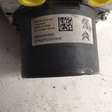 ABS pump 9826694380 Peugeot 3008 P84E 1.5 HDI (Engine code YH01)
