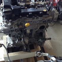 Peugeot  Motor 1.2 turbo 110pk 81KW  met motcode HN01  HNZ  Gele pijlstok.