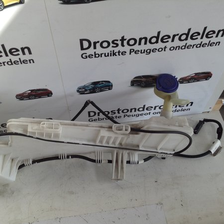 Windshield washer reservoir 9826400780/9810819180 Peugeot 3008 P84E