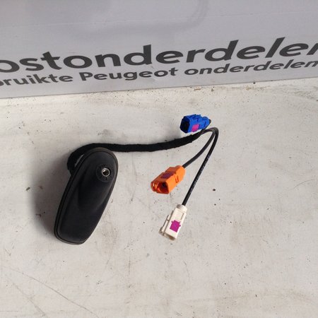 Foot Of Navigation Antenna 9804058180 Peugeot 2008