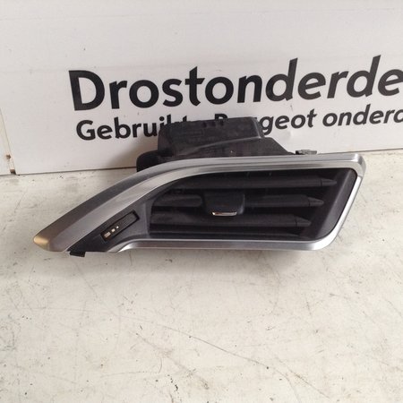 Air Vent Dashboard Chrome Right 9673131677 Peugeot 2008