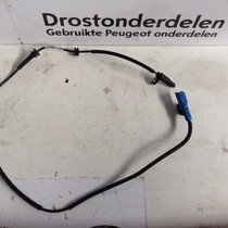 ABS Sensor links-voor  van een Peugeot 2008 1.2 thp    (4545J9)