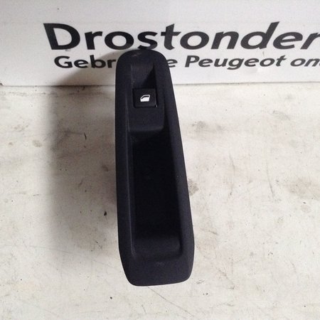 Window Switch Right/Left-Rear 96762292ZD Peugeot 308 T9