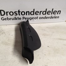 Schutzabdeckung Rücklicht links am Ventil 9814855280 Peugeot 2008