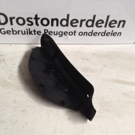 Schutzabdeckung Rücklicht links am Ventil 9814855280 Peugeot 2008