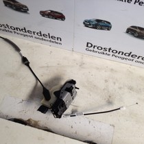 Deur Slot Rechts-Voor 4 drs  9812500780 peugeot 2008