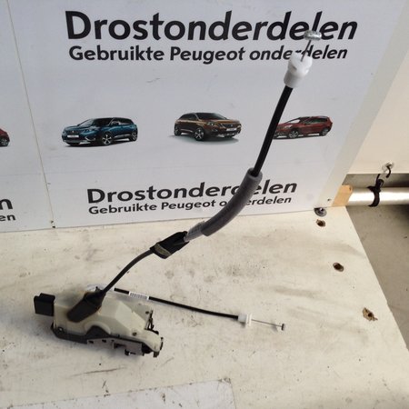 Deur Slot Rechts-Voor 4 drs  9812500780 peugeot 2008