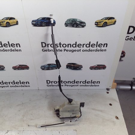 Deur Slot Met Kinderslot Rechts-Achter 4 drs  9812501180 peugeot 2008