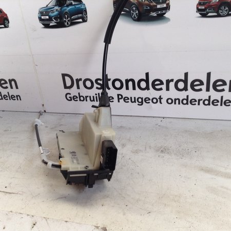 Deur Slot Met Kinderslot Rechts-Achter 4 drs  9812501180 peugeot 2008