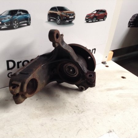 Fusee Rechts-Voor Peugeot 2008 1.2