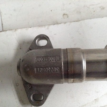 AGR-Rohr 9803250080 Peugeot 208