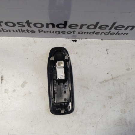 Window switch Right-Front 98242560ZD Peugeot 208