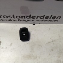 Raamschakelaar Rechts-Achter 98242552ZD Peugeot 208