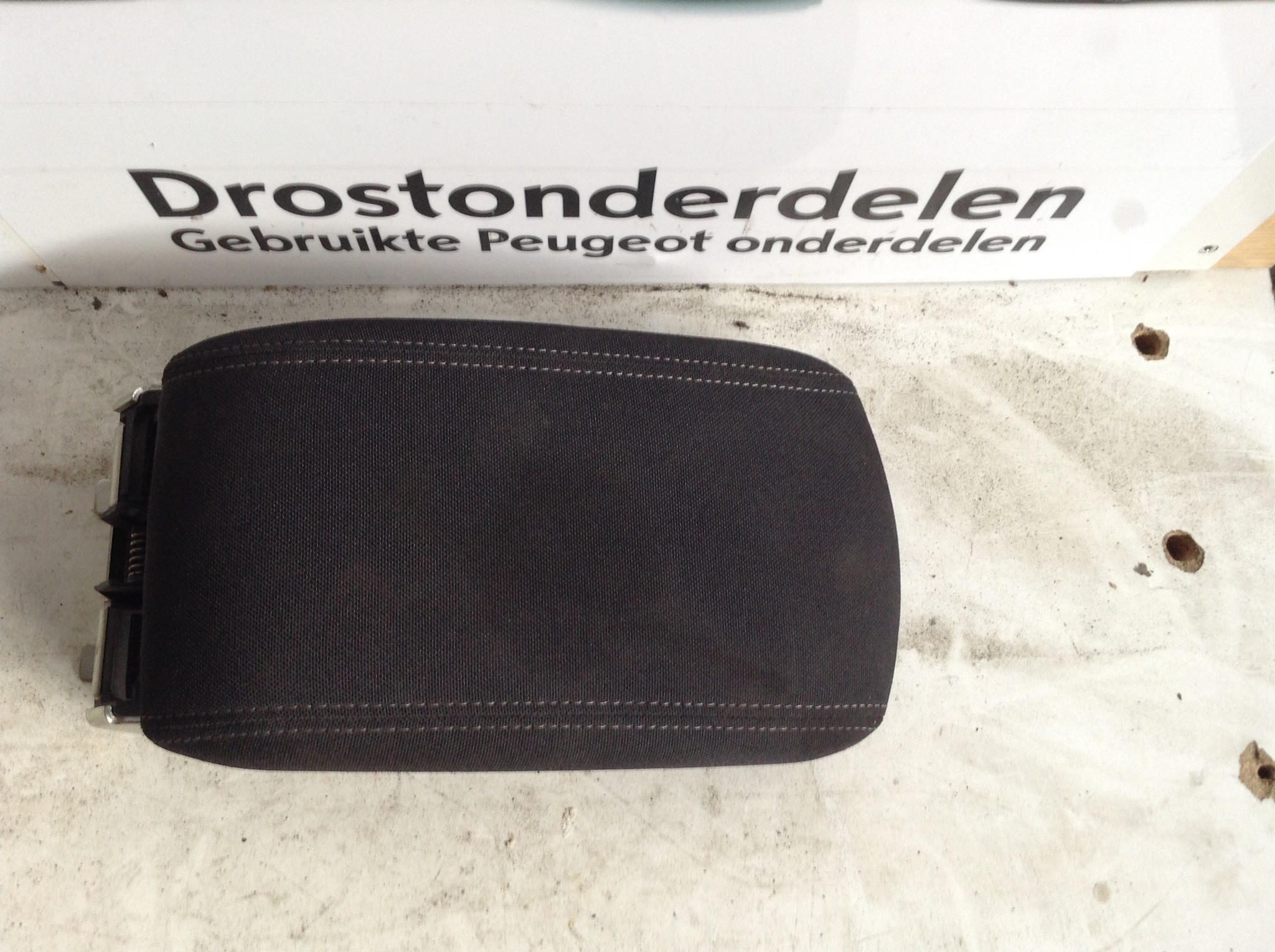 Armlehne 1799672XZD Peugeot 308 T9 | Drostonderdelen