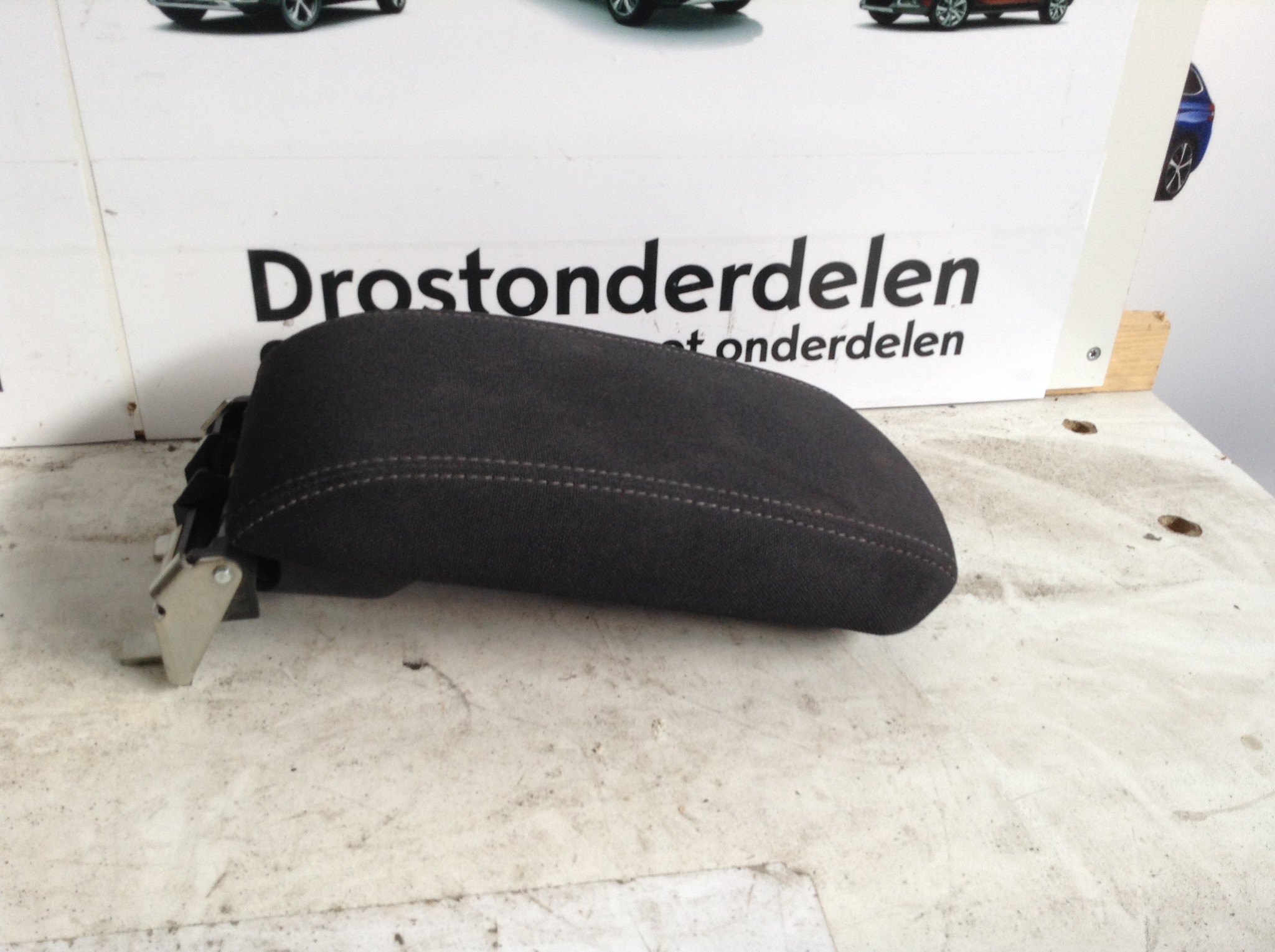 Armlehne 1799672XZD Peugeot 308 T9 | Drostonderdelen