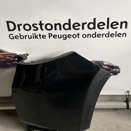 Hoekstuk Achterbumper Rechts Met Zwarte Lijst  9678052277 Peugeot 2008 Kleur Zwart KTV