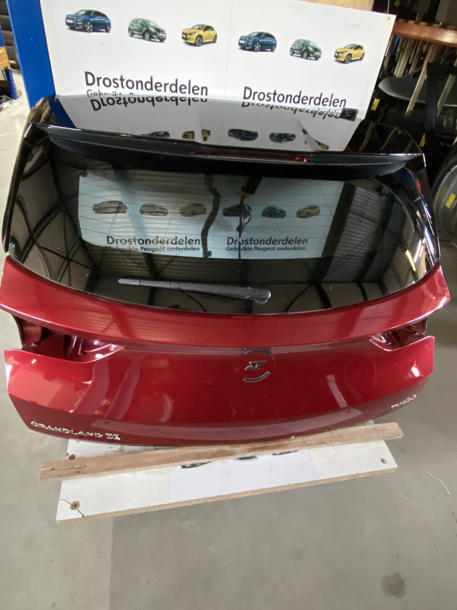 Heckklappe Opel Grandland X Farbe Rot Metallic