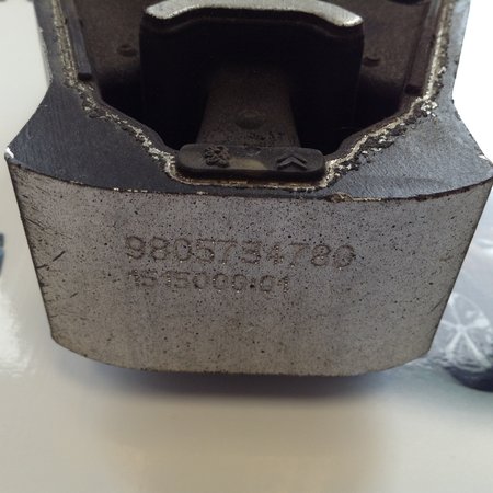 Engine Mount Middle Lower 9805734780 Peugeot 3008 II P84E