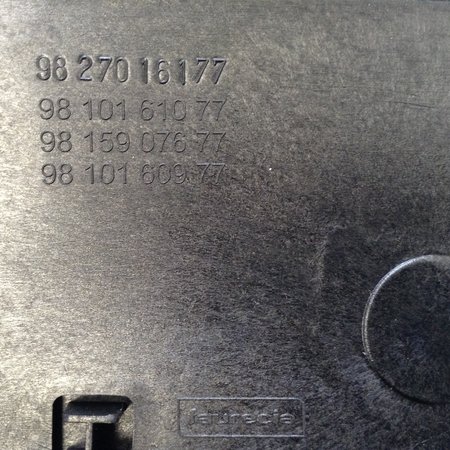 Verkleidung Armaturenbrett 98159076PT Peugeot 3008 II P84E (Englisch)