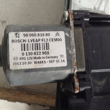 Fensterheber vorne links 9806081880 Peugeot 208