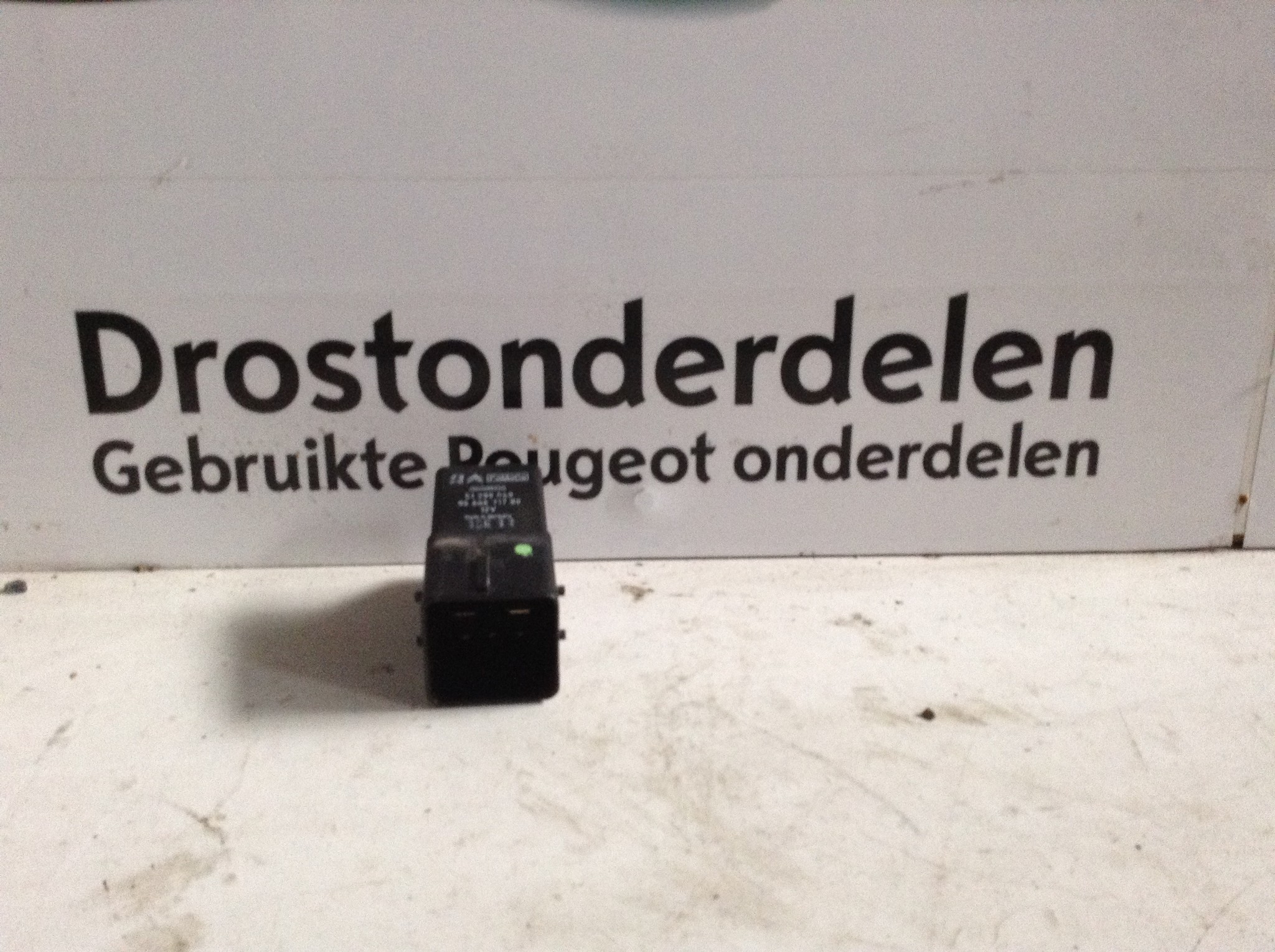 Glow plug relay 9666671780 Peugeot 207 Drostonderdelen