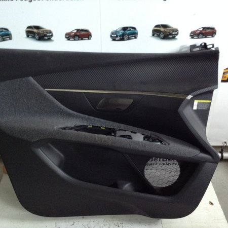 Door Panel/Door Trim Front Left 98221533ZE Peugeot 3008 II P84E