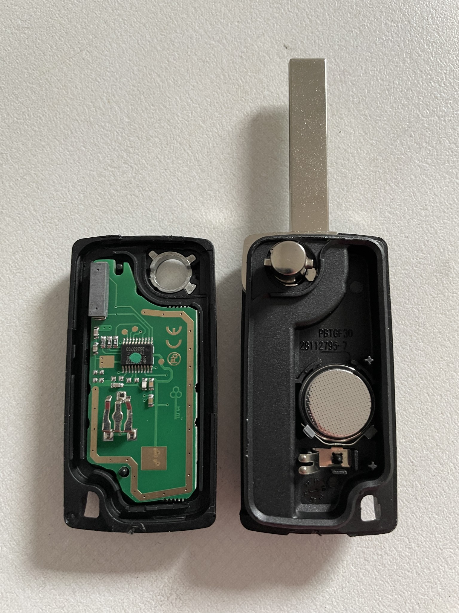 Schlosssatz mit 2 HF-Plip-Schlüssel 2 Knopf + 1 Transponderschl
