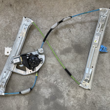 Raammechaniek  Portier rechts-voor Peugeot 208  3 deurs   9674252380