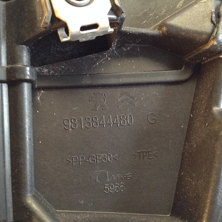 Trim strip tailgate left 9813844480 Peugeot 3008 II P84E