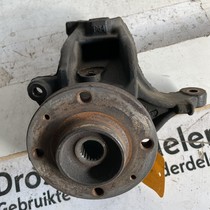 Steering knuckle left Peugeot 208 1.2 82PK P54 (1607557480)