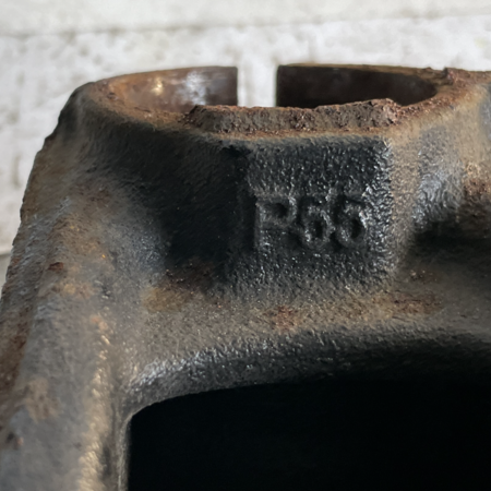 Steering knuckle right Peugeot 2008 1.2 82PK P55 1607557580