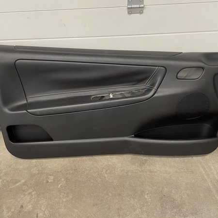 Türverkleidung/Türverkleidung vorne links 96805767PT Peugeot 207CC Schwarz Leder