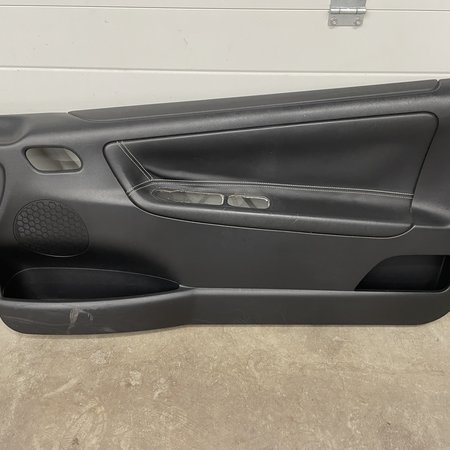 Türverkleidung/Türverkleidung vorne rechts 96803809PT Peugeot 207CC Schwarz Leder