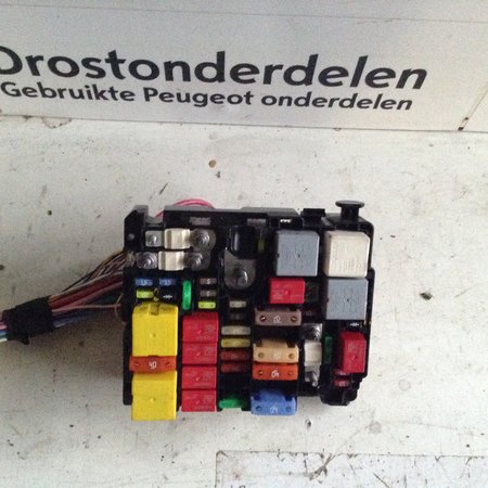 Fuse box 9804848580 Peugeot 208