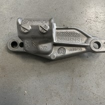 Alternator bracket above Peugeot 208 1.2 with part number 9676865680