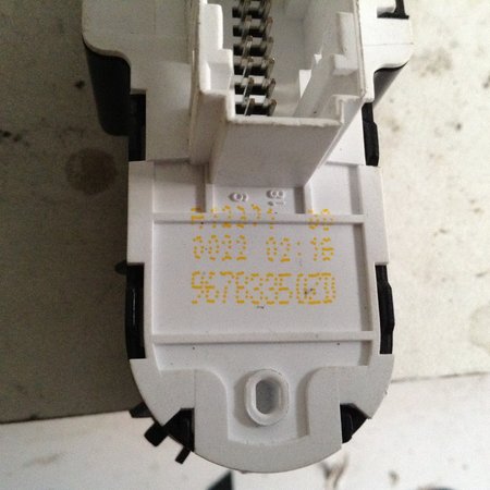 Window Switch Front Left 96783350ZD Peugeot 308 T9