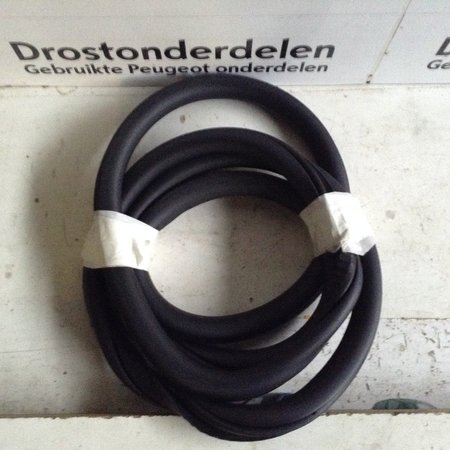 Deurrubber Rechts-Achter 9825831480 Peugeot 2008 II P24E