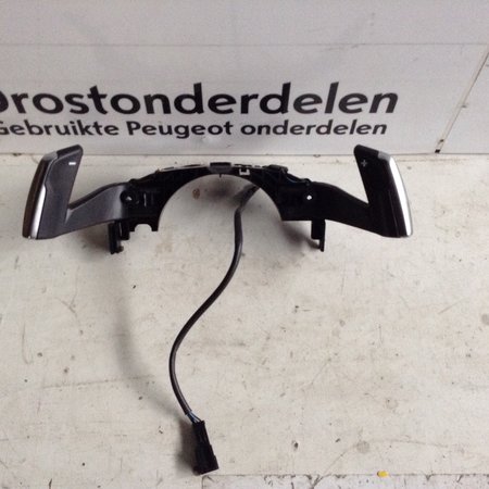 Paddle Shifters on Steering Wheel 96756731ZD Peugeot 208 II P21E