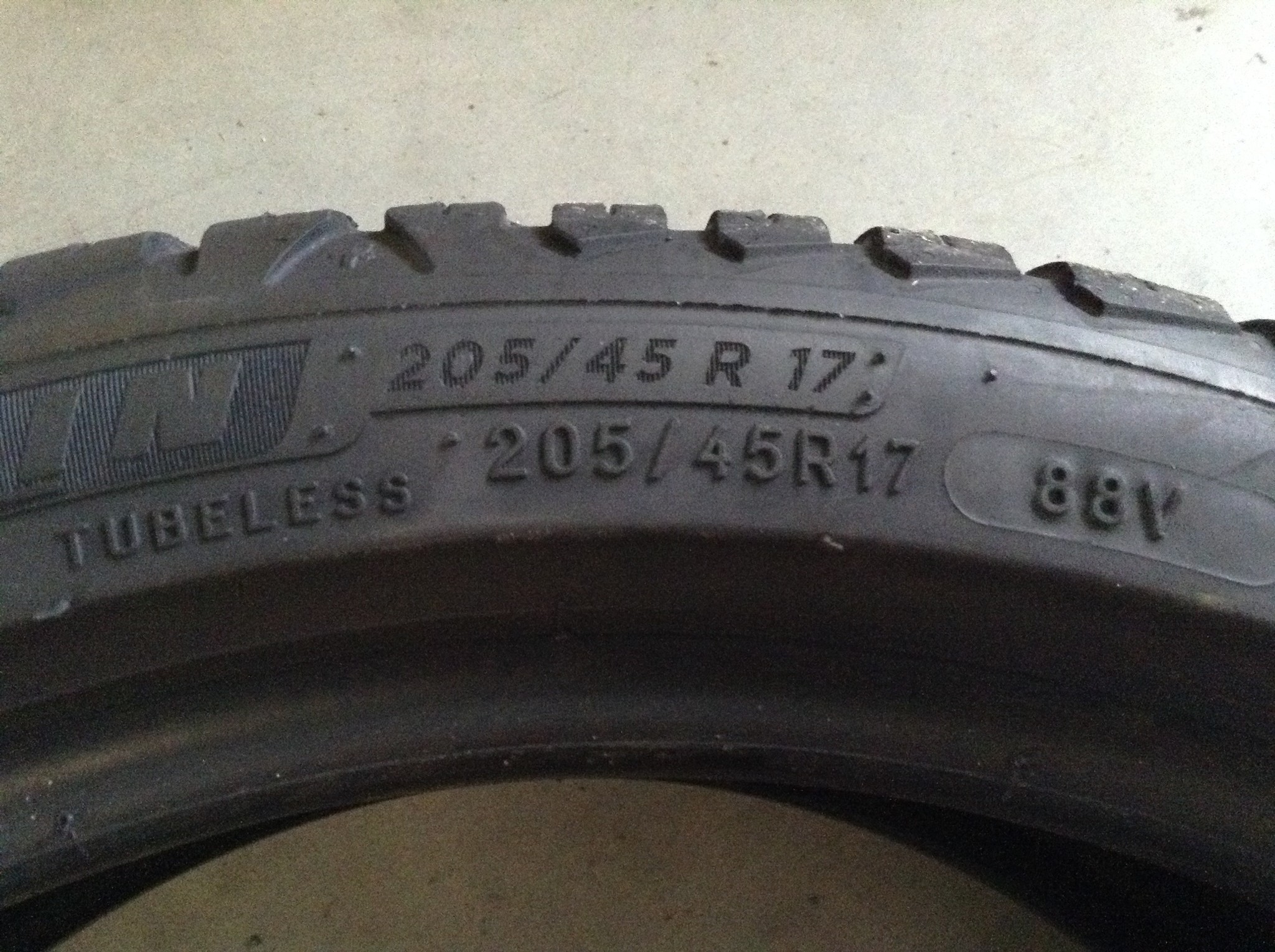 Tire MICHELIN 205/45/R17 | Drostonderdelen