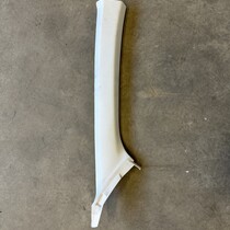 Front pillar trim Right Peugeot 3008 Color White with part number 9810165777