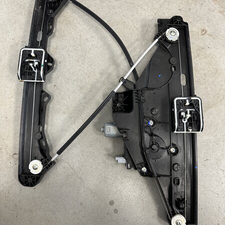 Window mechanism 4-door right front with article number 9828130680 Peugeot 2008 II